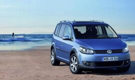 Atseit visureigis: "Volkswagen" pristatė antrąjį "CrossTouran"