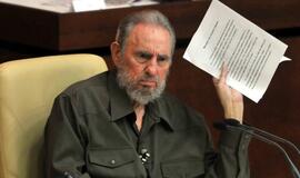 Fidelis Castro pirmą kartą nuo 2006-ųjų vėl dalyvavo parlamento posėdyje