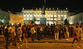 Lenkai nepatenkinti kryžiumi, skirtu žuvusiam prezidentui atminti