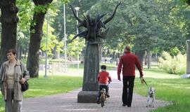 Pavojingai skulptūrai - miesto pinigai