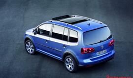 "Volkswagen" pristatė naują "CrossTouran" modelį