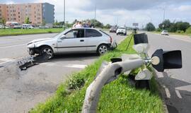 Prospektų sankryžoje - neveikiantis šviesoforas, avarija