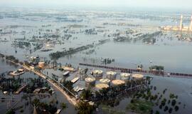 Pakistaną tebeniokoja pražūtingi potvyniai
