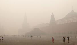 Rusijos miškuose tęsiasi gaisrai, Maskvą toliau gaubia smogas