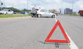 Prospektų sankryžoje - neveikiantis šviesoforas, avarija