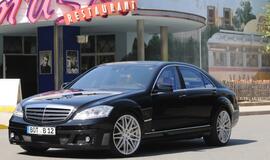 "Biuras" ant ratų: "Apple" ir "Brabus" sedanas "iBusiness"