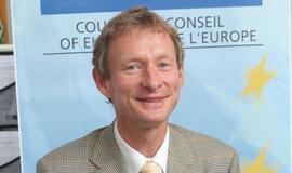 Apie &quot;Google&quot; ir &quot;Facebook&quot; tramdymą: mes nesam privatumo ajatolos