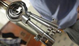 Motina dėl fizinio lavinimo mokytojo nuskriausto vaiko kreipėsi į policiją