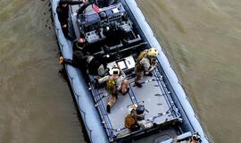 Dalia Grybauskaitė stebėjo pratybas "Šakalo akmuo 2010"