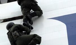 Dalia Grybauskaitė stebėjo pratybas "Šakalo akmuo 2010"