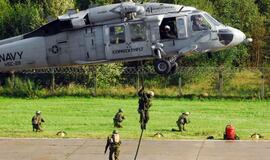 Dalia Grybauskaitė stebėjo pratybas "Šakalo akmuo 2010"