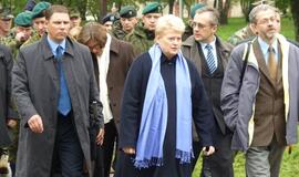 Dalia Grybauskaitė stebėjo pratybas "Šakalo akmuo 2010"