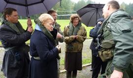 Dalia Grybauskaitė stebėjo pratybas "Šakalo akmuo 2010"