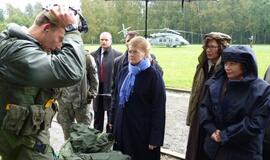 Dalia Grybauskaitė stebėjo pratybas "Šakalo akmuo 2010"