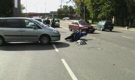 Avarija Klaipėdoje: minivenas susidūrė su motociklu