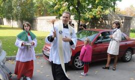 Uostamiesčio kunigai šventino miestiečių automobilius