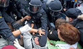 Štutgarte nuo policijos nukentėjo daug protestuotojų