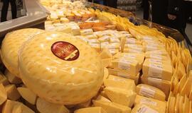 Sūrio gamintojams - nerimas dėl sūryje rastų rašalo kapsulių