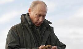 Vladimirui Putinui nepatiko iš banginio žabtų sklindantis kvapas