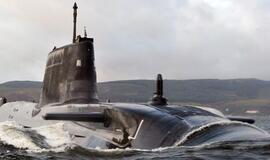 Britų atominis povandeninis laivas mėgins nuplaukti nuo seklumos per potvynį