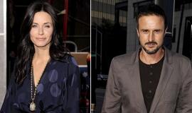 "Draugų" žvaigždė Courteney Cox skiriasi su vyru Davidu Arquette