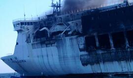 Gaisras kelte &quot;LISCO Gloria&quot; užgesintas po ilgiau nei paros