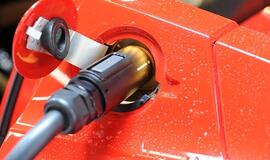 Kinija tikisi tapti stambiausiu elektromobilių gamintoju