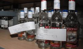 Kriminalistai sulaikė beveik 20 tūkst. butelių nelegalios degtinės