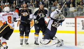 NHL rungtynėse pergales šventė ir šeimininkai ir svečiai