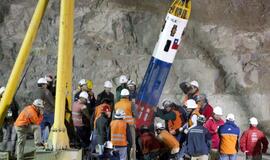 Čilėje tęsiama kalnakasių kėlimo iš avarinės šachtos operacija