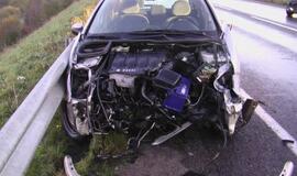 Slidžiuose pajūrio keliuose dužo automobiliai