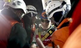 Čilėje tęsiama kalnakasių kėlimo iš avarinės šachtos operacija