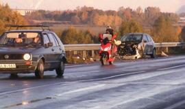 Slidžiuose pajūrio keliuose dužo automobiliai