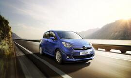 Paryžiuje įvyko "Toyota" miniveno "Verso S" premjera