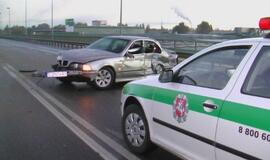 Slidžiuose pajūrio keliuose dužo automobiliai