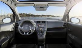 Paryžiuje įvyko "Toyota" miniveno "Verso S" premjera