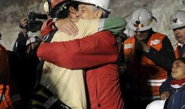 Čilėje tęsiama kalnakasių kėlimo iš avarinės šachtos operacija