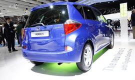 Paryžiuje įvyko "Toyota" miniveno "Verso S" premjera