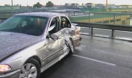 Slidžiuose pajūrio keliuose dužo automobiliai