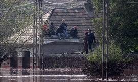 Tris Vengrijos kaimus užliejo nuodingos atliekos