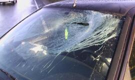 Slidžiuose pajūrio keliuose dužo automobiliai