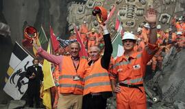 Šveicarijoje baigtas tiesti ilgiausias pasaulyje tunelis