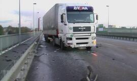 Slidžiuose pajūrio keliuose dužo automobiliai