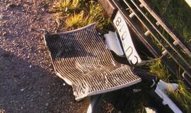 Slidžiuose pajūrio keliuose dužo automobiliai