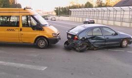 Liepų gatvėje apdaužyti trys automobiliai