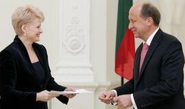 Prezidentė - į Kiniją, premjeras - į Ispaniją