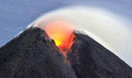 Dėl Merapio ugnikalnio išsiveržimo atidėti lėktuvų skrydžiai