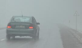 Eismo sąlygos: vakariniuose rajonuose rytą tvyrojo rūkas