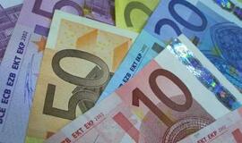 Euro kursas ir toliau smunka