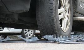 "Ežio" pristabdytas kontrabandininkų automobilis toli nenuvažiavo